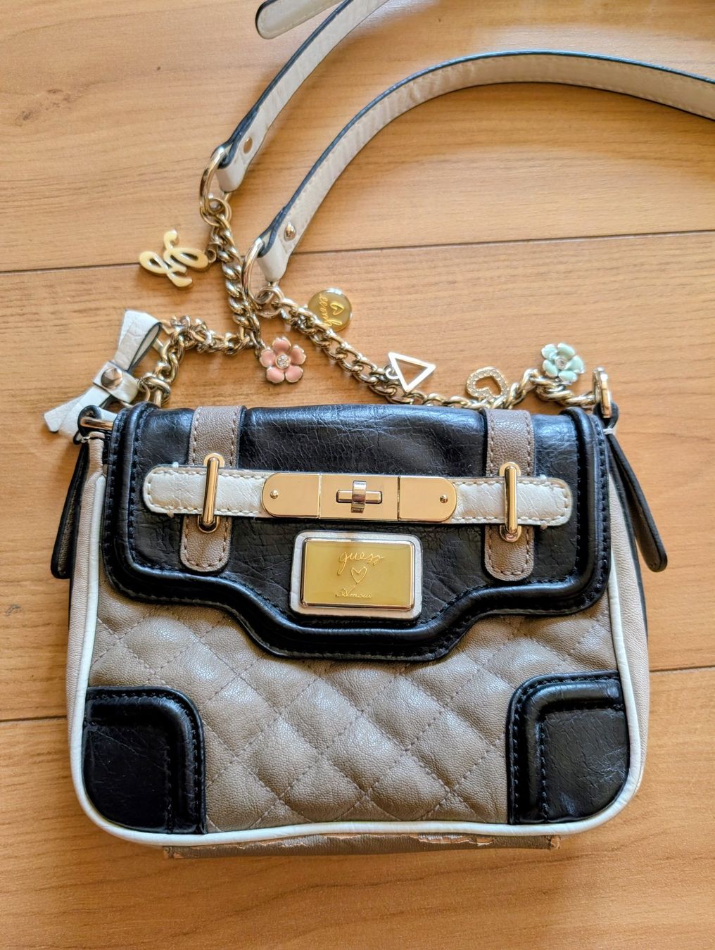 Guess Sacs femmes: Guess Handtasche – D'occasion à Wädenswil par Eicca