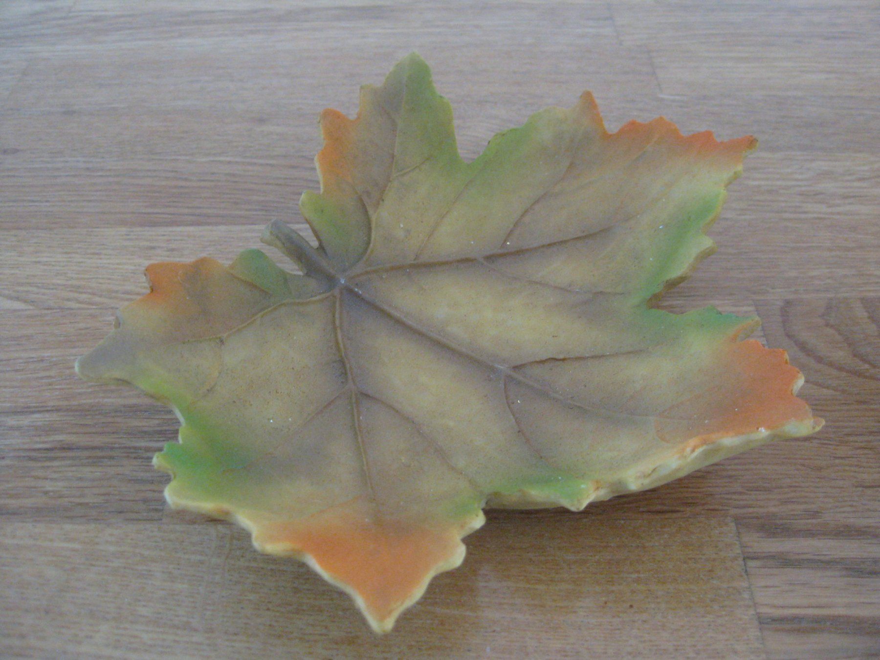 Tutte le decorazioni: Schönes Herbstblatt mit einem goldigen Apfel – Nuovo (secondo la descrizione) da Romanshorn venduto da Wazoohandlung 1