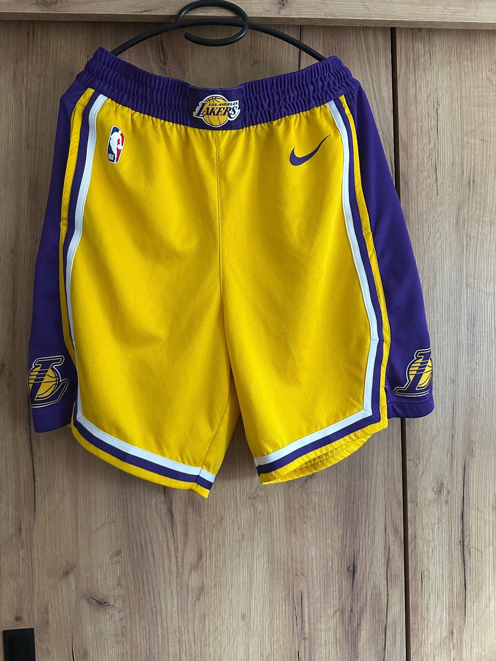 Nike Pantaloni: Lakers Hose – Nuovo (secondo la descrizione) da Ittigen venduto da saa_8kfv