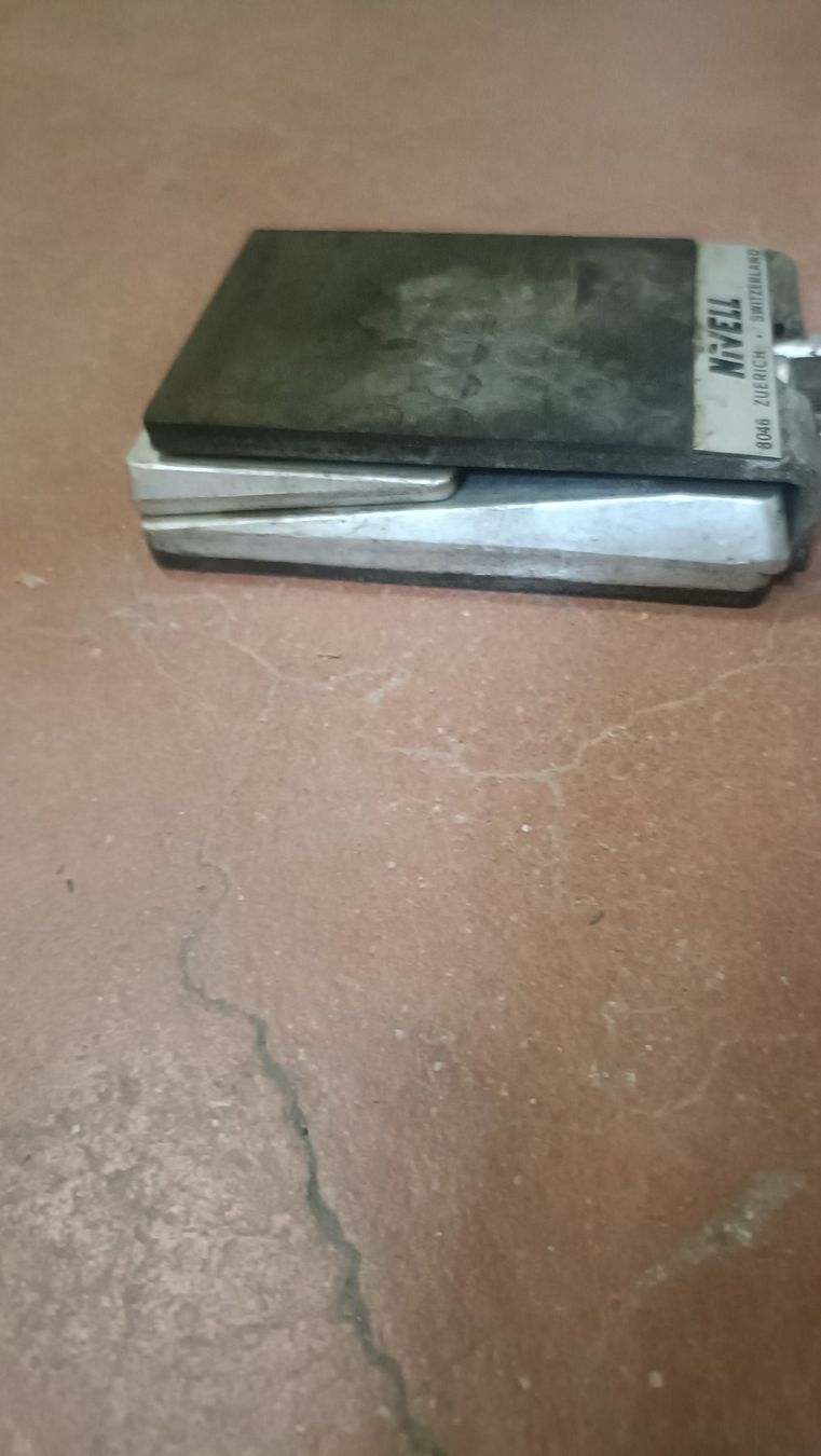 Tutti gli attrezzi: Nivell, verstellbare Nivellierplatten 8Stk. – Usato da Andelfingen venduto da Ruwo 1
