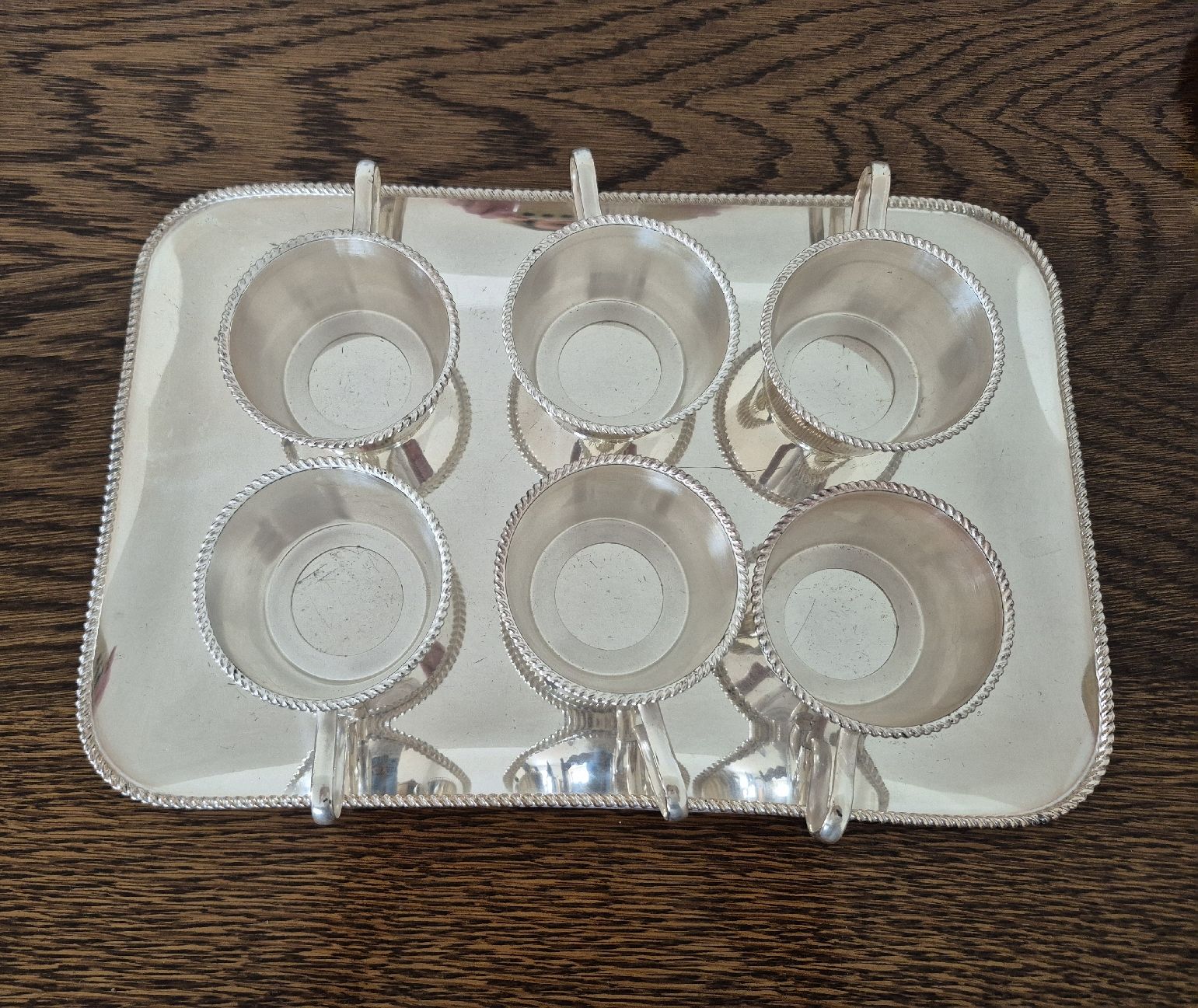 Set di piatti: Versilbertes WMF-Vintage-Teeservice mit Serviertablett – Usato da Volketswil venduto da Sbloona 1