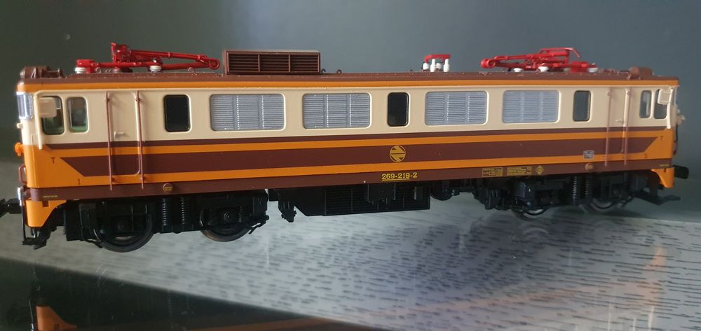 Arnold HN2562: Locomotive électrique BR 269 Renfe Ep.IV 1:160