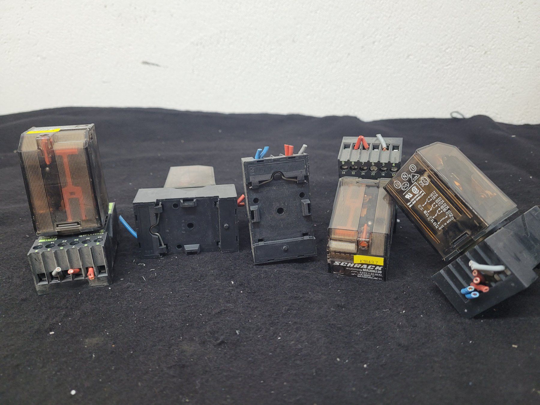 Elektronikbauteile: 5 Stück Schrack Relais - MR306230 - 230V – Gebraucht aus Vitznau von Night-Fire 4