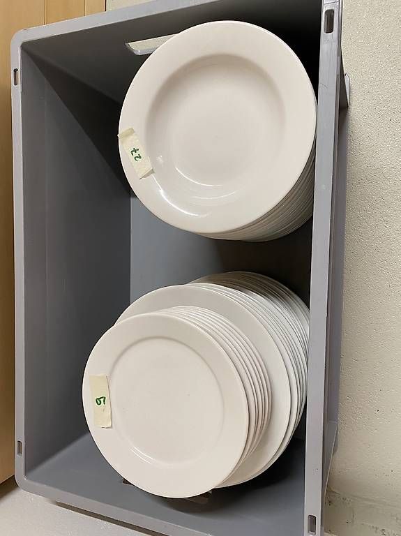Assiettes: Konvolut weisse Teller – D'occasion à Aeschlen ob Gunten par Jrg1373
