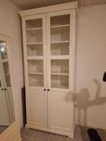 Vitrinenschrank im Landhausstil