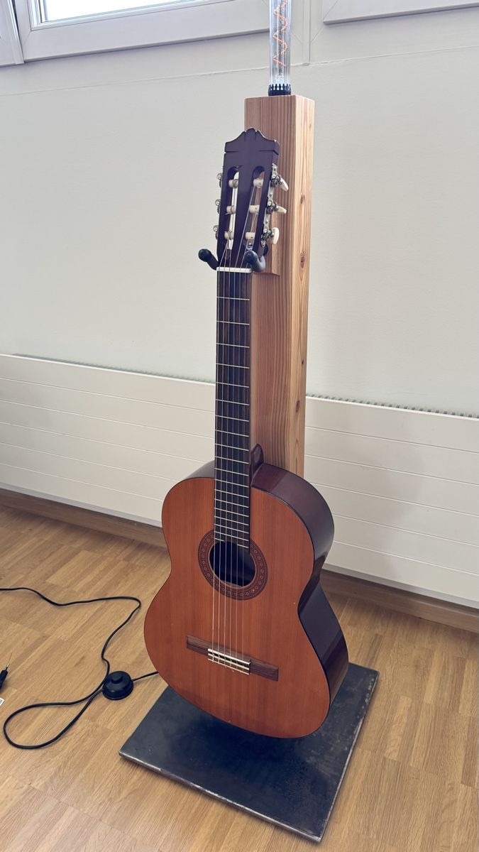 Supporti per strumenti musicali & leggii: Individueller Gitarrenständer Gitarrenhalter – Usato da Reinach BL venduto da tobijah42