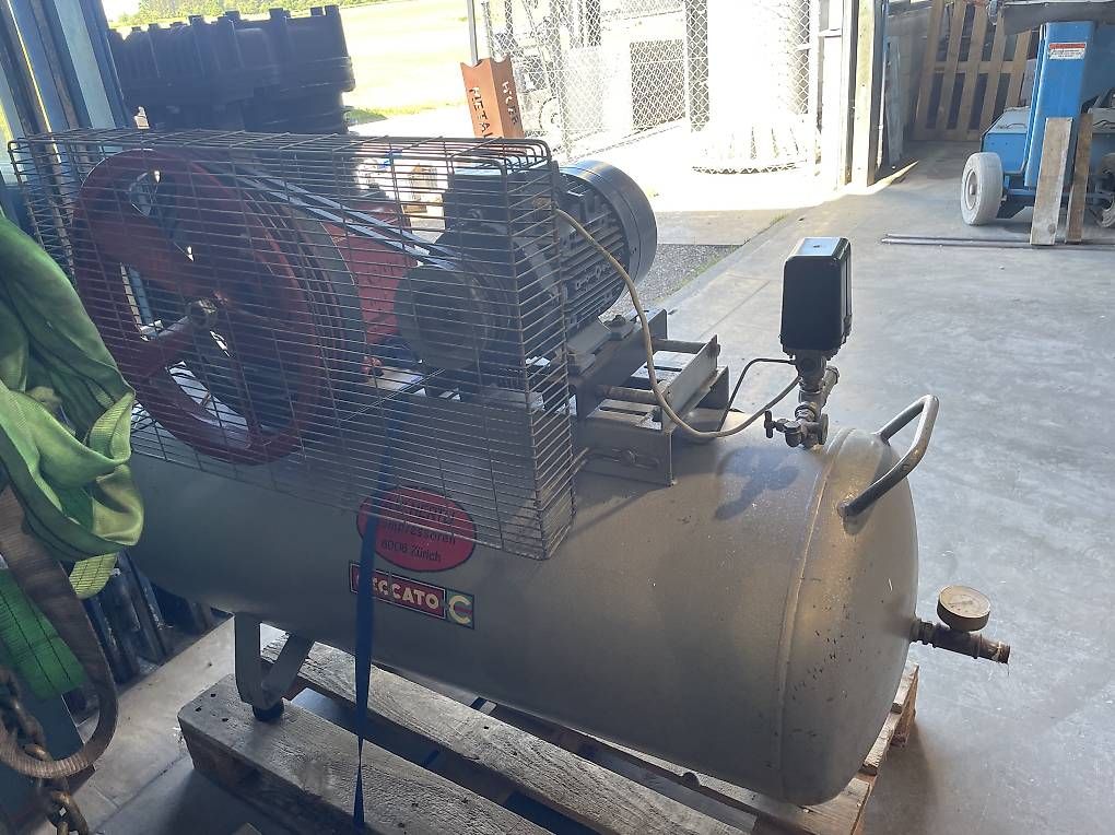 Compresseurs: Kompressor 300l – D'occasion à Neukirch (Egnach) par metall86 1