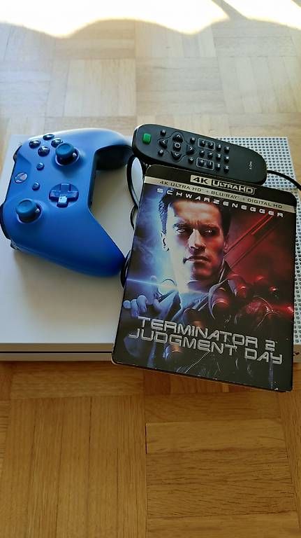 Microsoft Konsolen: Xbox One s avec film 4K manette câble télécommande – Gebraucht aus Bussigny von RicardoShop 4