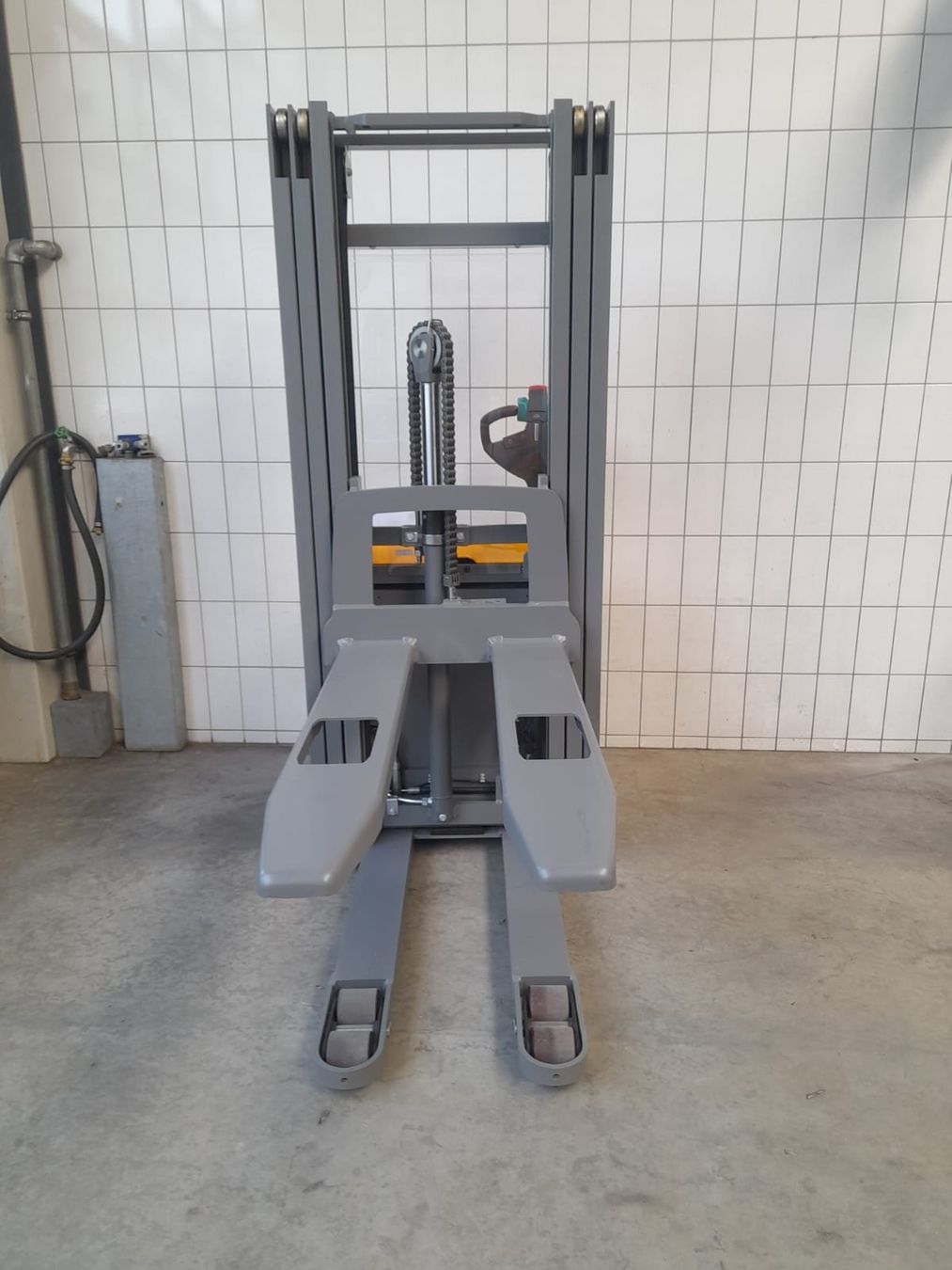 Jungheinrich Carrelli elevatori e a forche: Jungheinrich Elektro Deichselstapler EJC 112 ohne Initialhub – Nuovo (secondo la descrizione) da Zizers venduto da oera 3