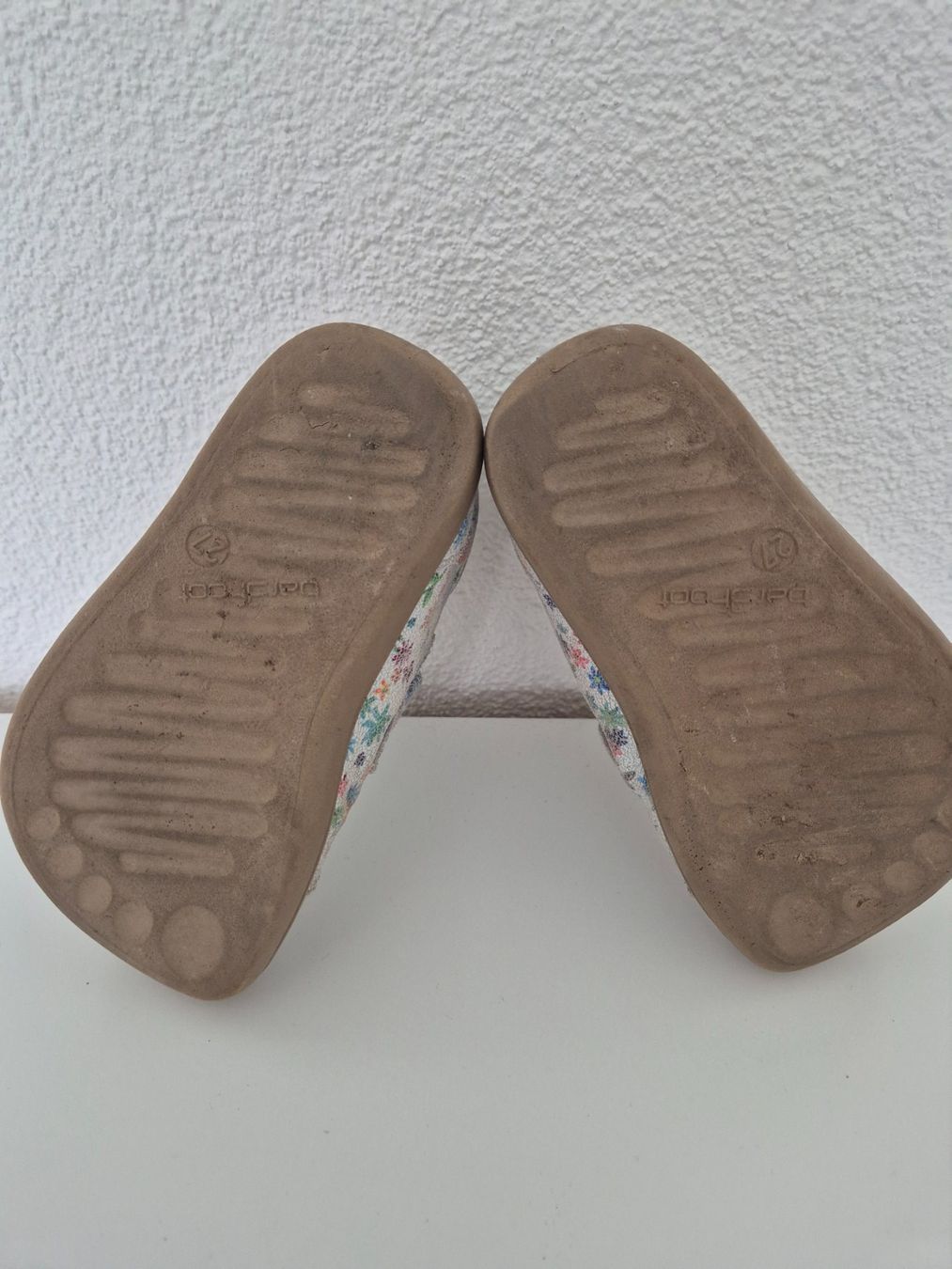 Scarpe per ragazze: Barfuss Kinderschuhe Gr. 27 mit Blumenmuster – Usato da Pfäffikon SZ venduto da Ka6ka 1