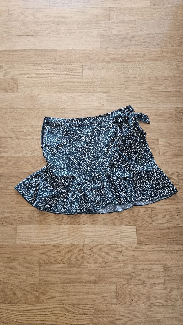 Shein Jupes: jupe courte  – D'occasion à Orbe par gar_b27k