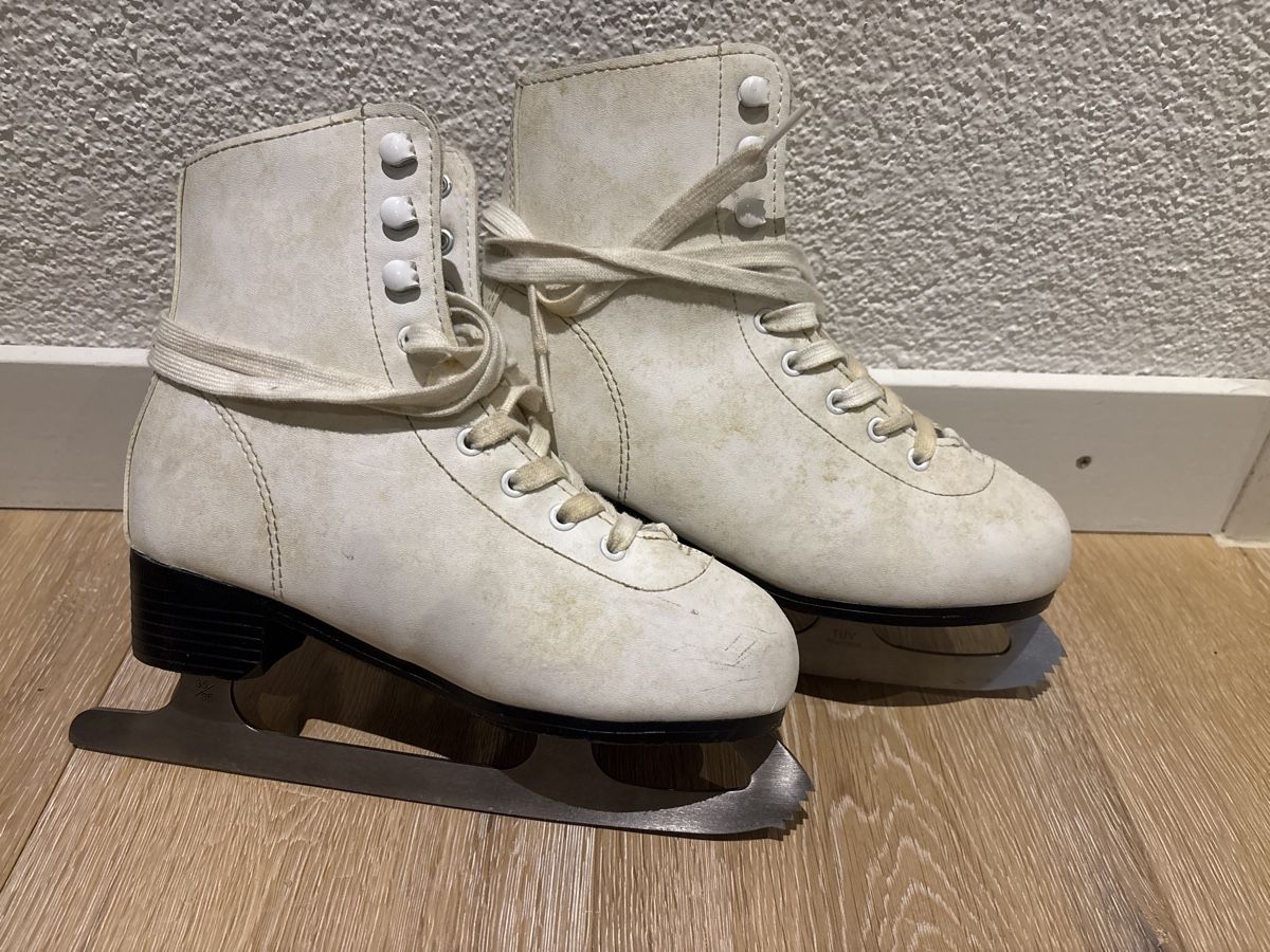 Pattini da ghiaccio: Schlittschuhe Gr. 35 Eislaufschuhe – Usato da Zürich venduto da K.St.