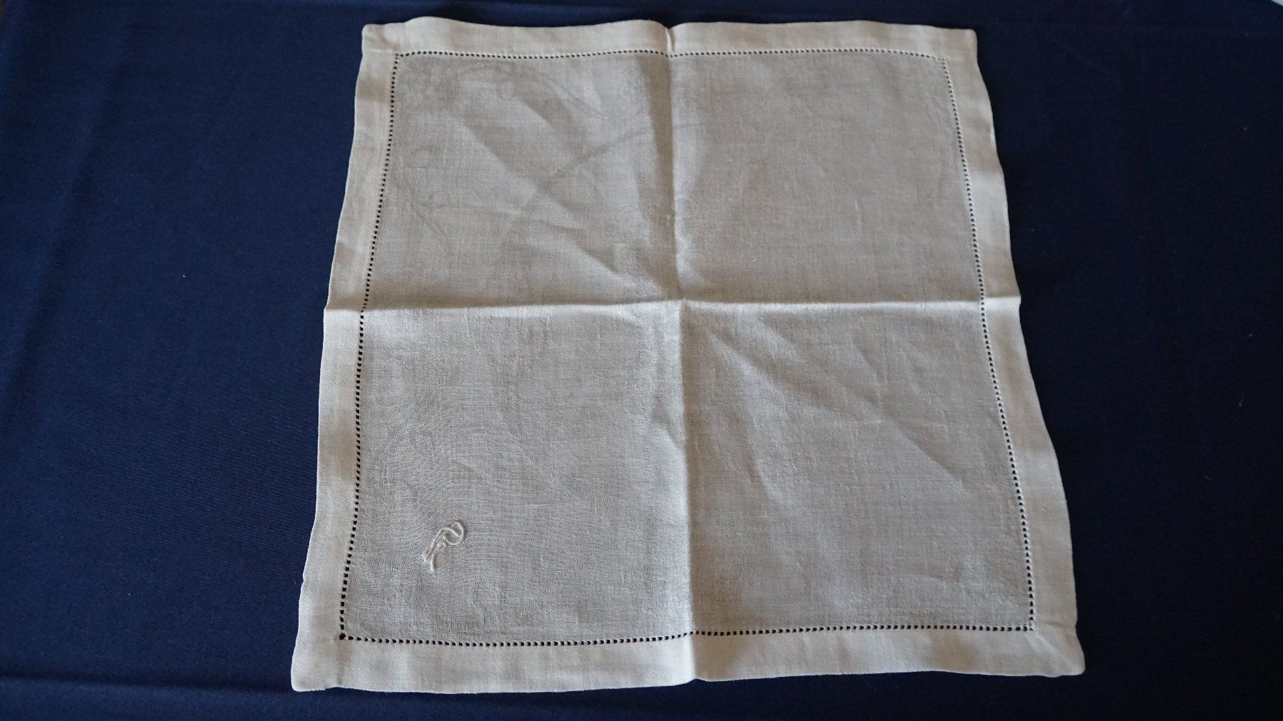 Tovaglioli: Leinen Damast Servietten 34x33cm. Monogram – Usato da Bern venduto da Antikbatik 7