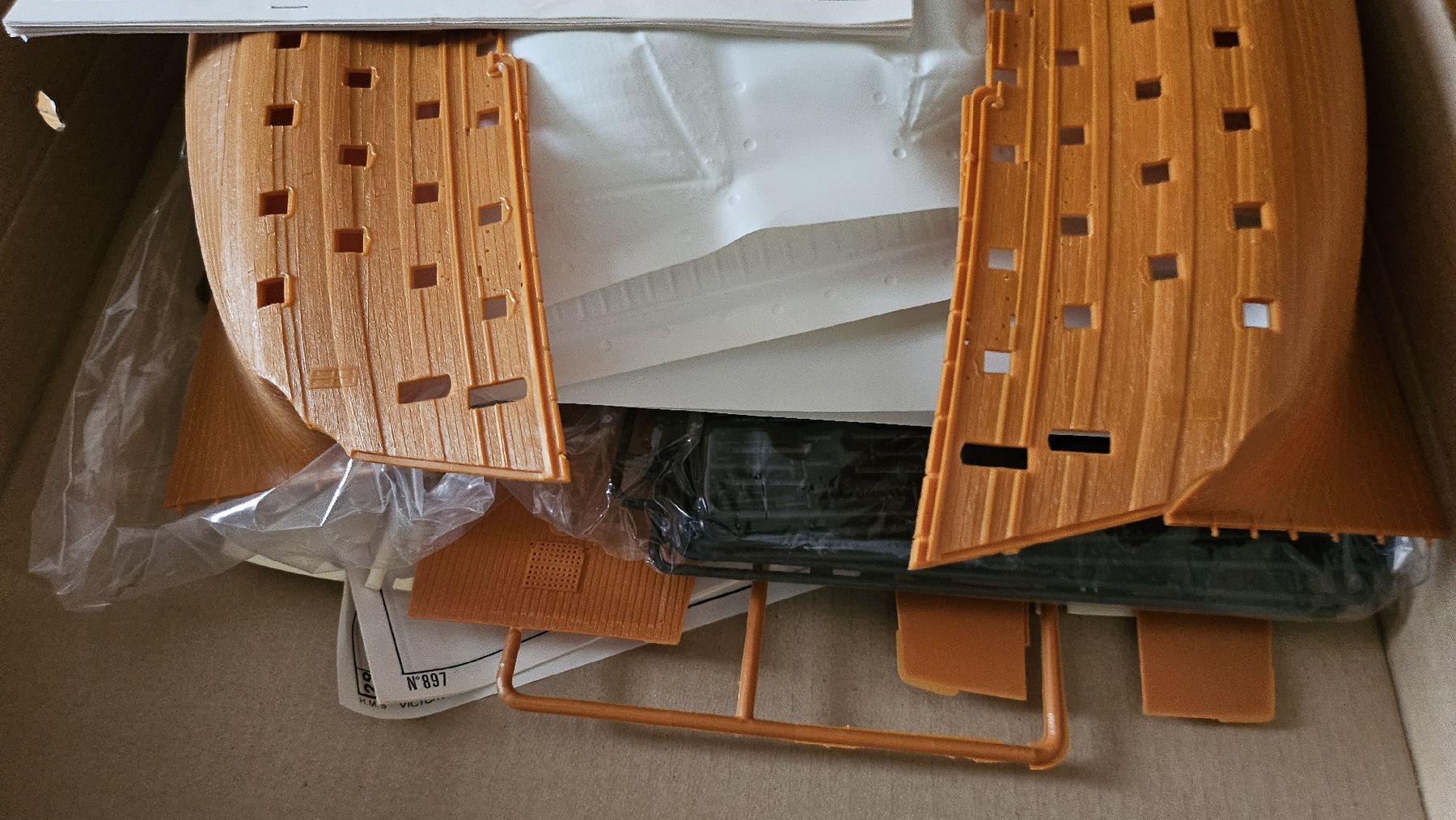 Heller Kit di modellismo & Modellini statici: Heller 1:100 H.M.S. Victory Modellbausatz Schiff Bausatz – Nuovo (secondo la descrizione) da Uster venduto da CosyBlue 3