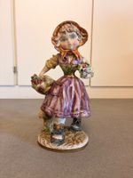 Capodimonte Figur Mädchen mit Blumenkorb bunt