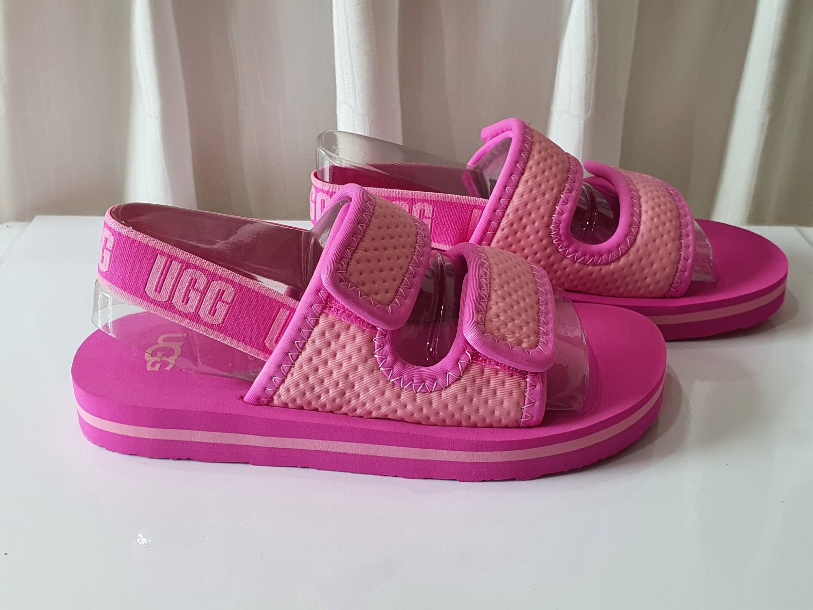 Ugg Scarpe per ragazze: Gr. 36 - UGG Kindersandalen, Neu – Nuovo e nell'imballaggio originale da Nürensdorf venduto da sal_g2bz 1