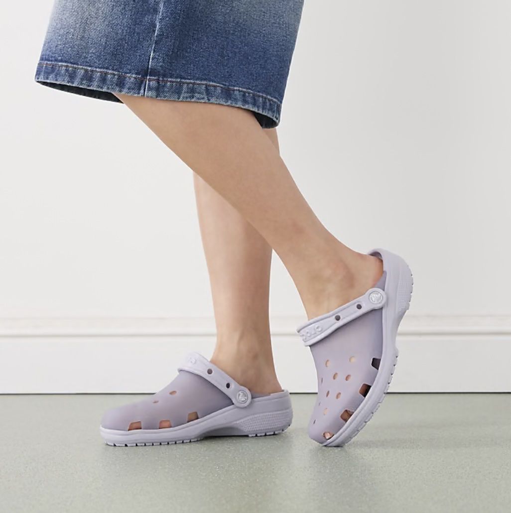 Crocs Herrenschuhe: Crocs Taille 37/38 – Neu und originalverpackt aus Orbe von D-stockFactory-Orbe