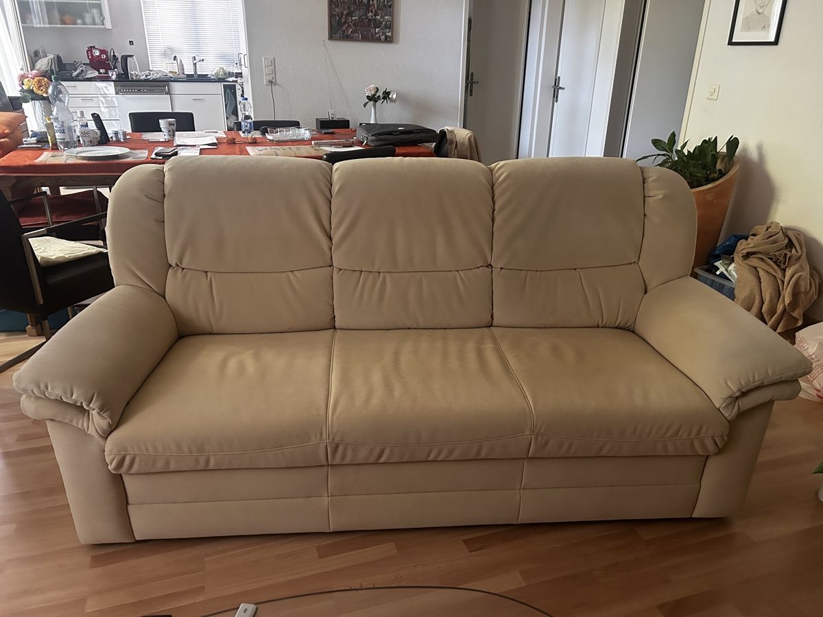 Divani: Sofa Garnitur beige 3er und 2er – Usato da Dörflingen venduto da Spyder910