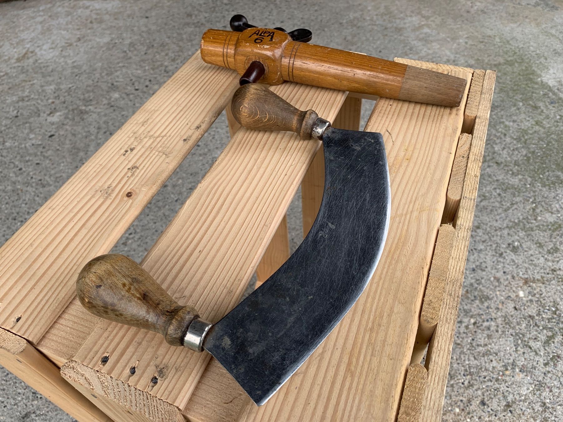 Tutti gli attrezzi: schönes Wiegemesser und Zapfhahn – Usato da Feldbach venduto da Olive1 4