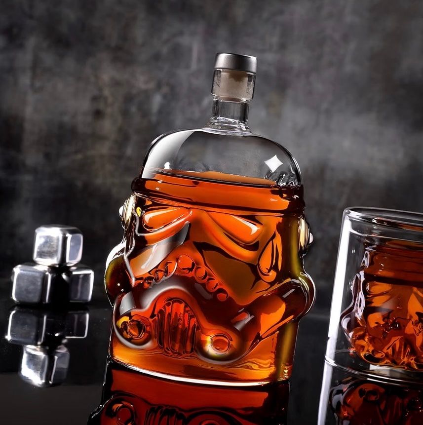 Karaffen: Whisky Karaffe & 2 Gläser Set Stormtrooper Design – Neu und originalverpackt aus Basel von Seifehuesli 3