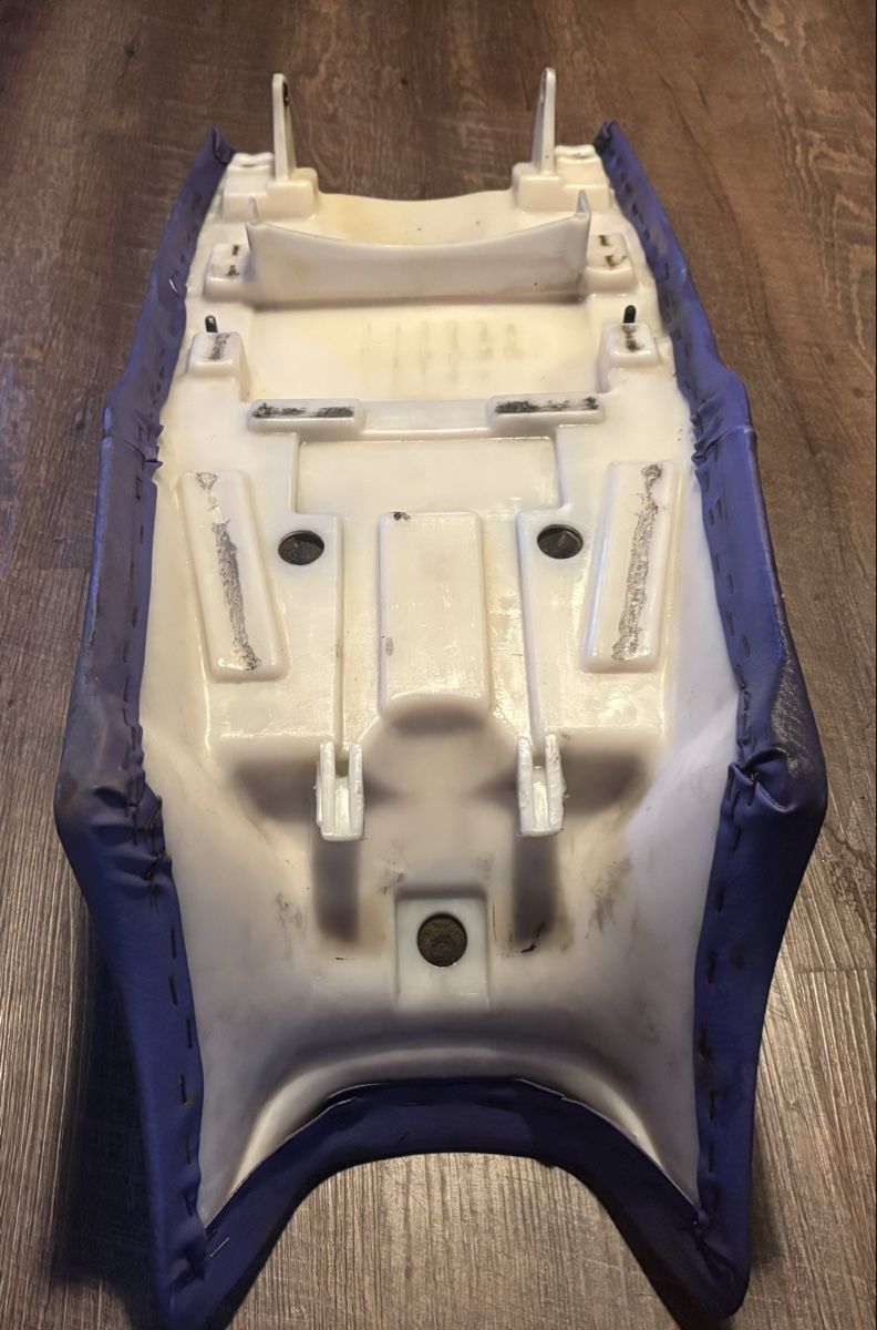 Yamaha Tutti i ricambio per moto: Yamaha XT 600 selle – Usato da Mézières VD venduto da P-M-C 5