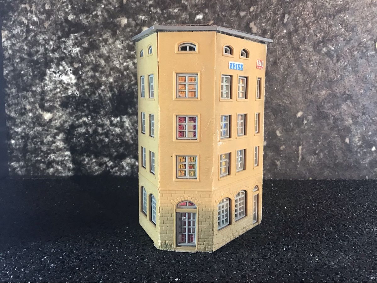 Kit di modellismo & Modellini statici: MODELL GEBÄUDEHAUS  – Usato da Männedorf venduto da Spezial-Modelle