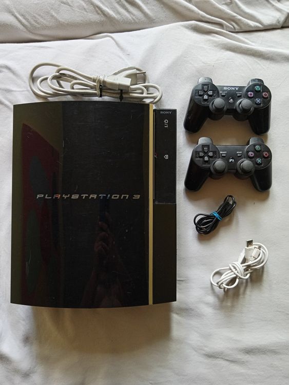Playstation 3 60GB mit PS2 Chip & 2 Controllern | Kaufen auf Ricardo