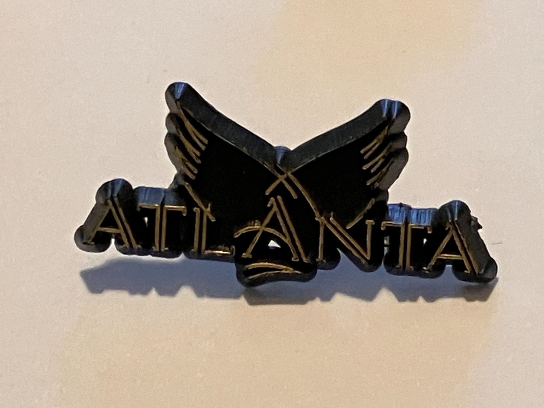 Placchette & Badge: 1 Pin Atlanta – Usato da Basel venduto da djwwpp
