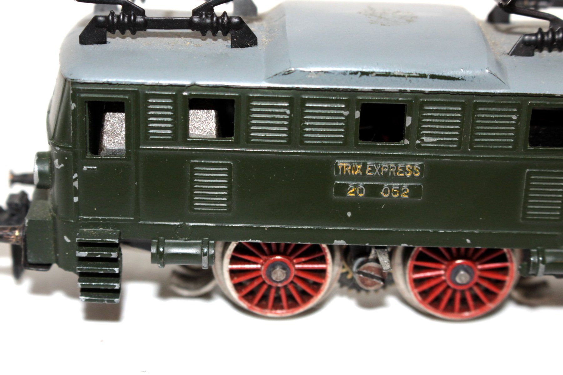 Trix Modelleisenbahnen: H0 / TRIX EXPRESS LOKOMOTIVE 20 052 – Gebraucht aus Allschwil von  6