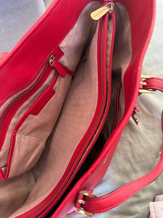 Sacs femmes: Cabas Michael KORS  – D'occasion à La Tour-de-Peilz par pil_j6nr 1