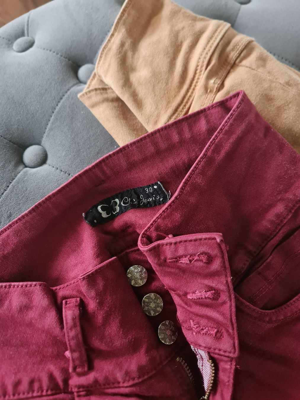 Pantaloni: 2 x Hosen, Gr. 30 oder 40, bordeaux/beige, Top! – Usato da Noflen BE venduto da vco_hnn7 3
