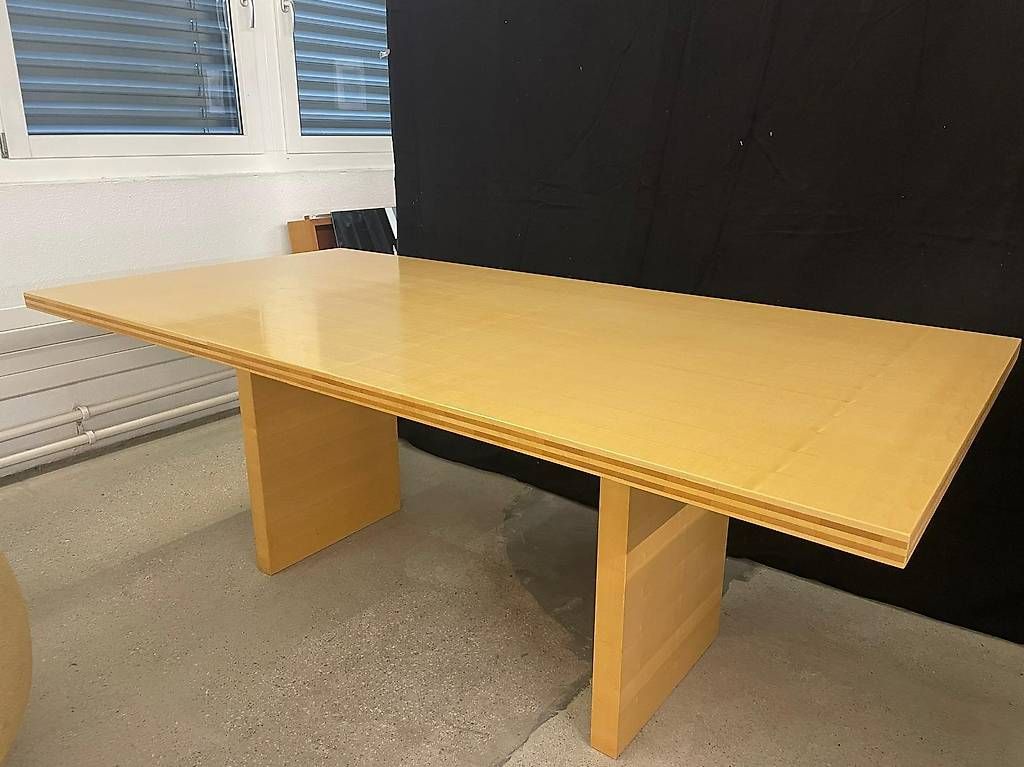 Tavoli: Holztisch (massiv) – Usato da Rotkreuz venduto da Senomis