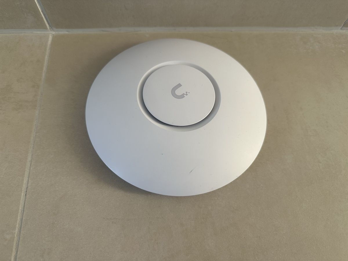 Ubiquiti Modem & Router: Ubiquiti UniFi U6+ Access Point inkl. PoE – Usato da Niedergösgen venduto da af4133