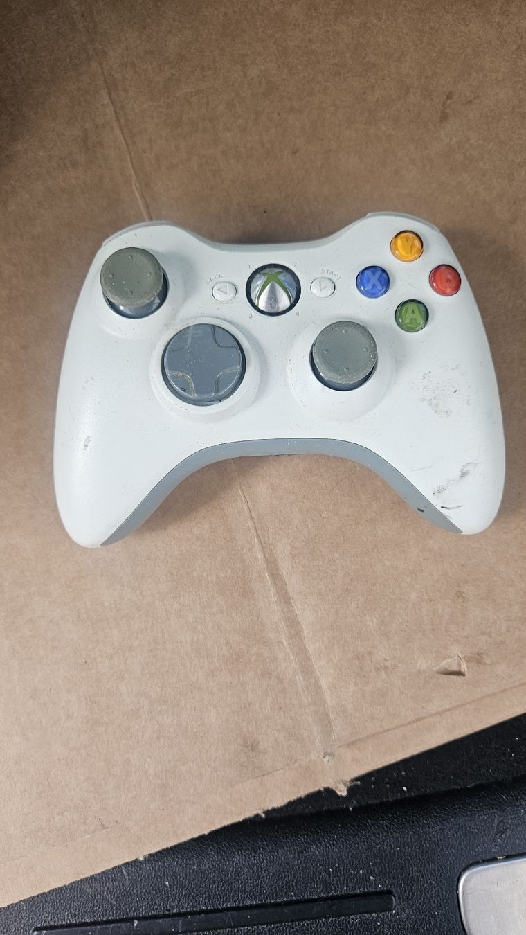 Controller: Xbox 360 Wireless White Controller  🎮 – Difettoso da Sachseln venduto da laz_65cg