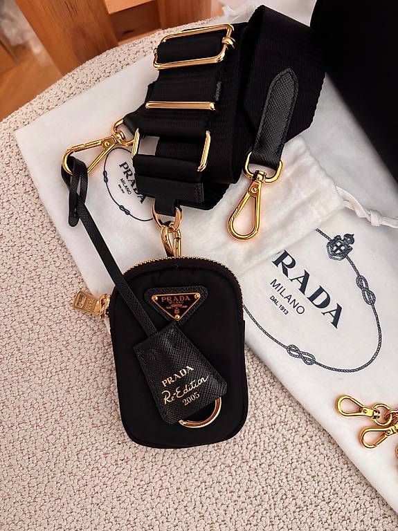 Borse da donna: Prada Re-Edition 2005 Re-Nylon – Nuovo e nell'imballaggio originale da Pfäffikon SZ venduto da mariapetrowich 1