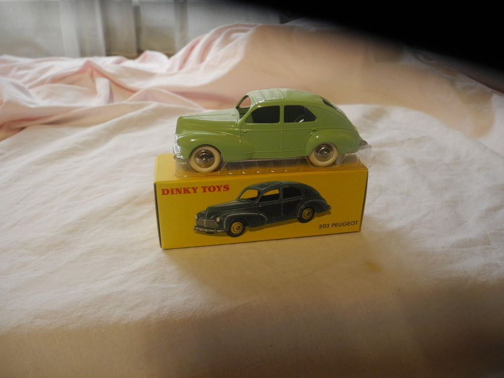 Voiture Miniature DINKY TOYS - Peugeot 203 Crème - Échelle 1:43 - Réf. Atlas 24K - Neuf