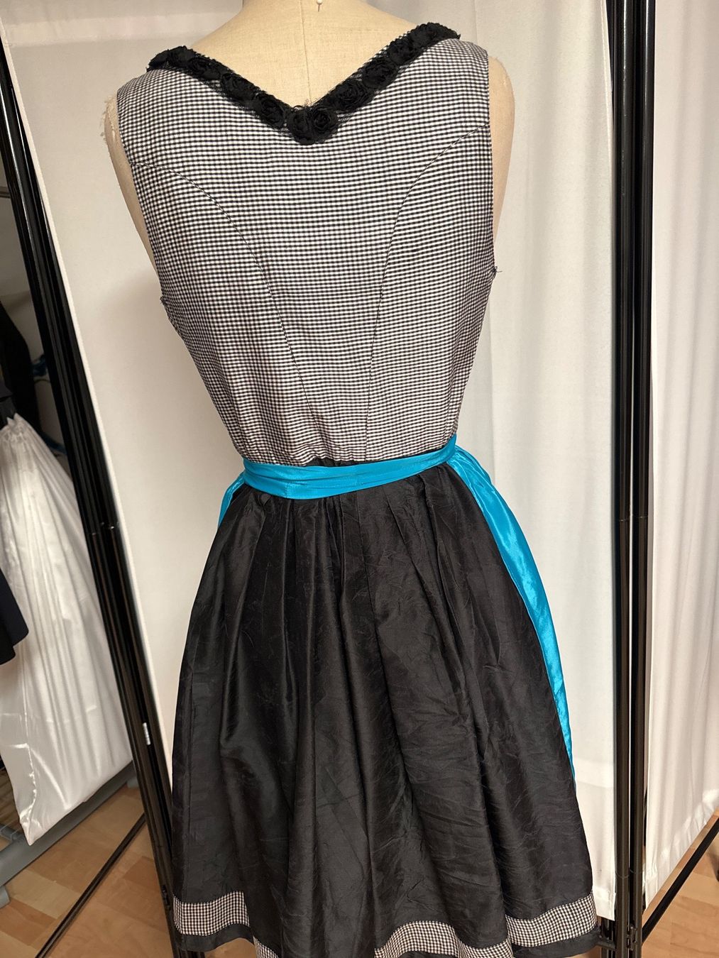 Krüger Vestiti: Dirndl Gr 32 Seide orig Steindl München – Usato da Oberweningen venduto da Jogi2 2
