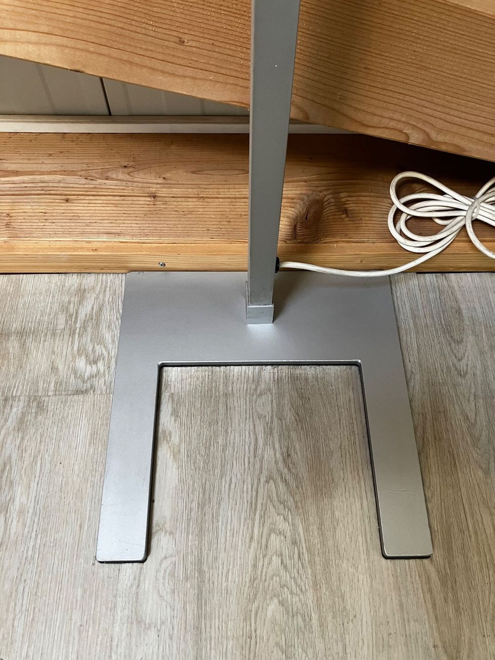 Lampade: LED-Stehleuchte – Usato da Matten b. Interl venduto da aemt 2