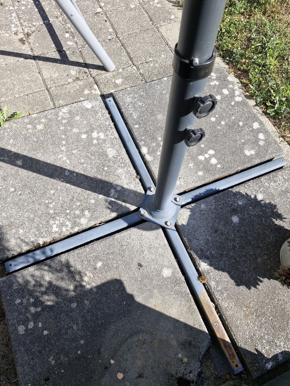 Ombrelloni: Ampelschirm LED 285cm Corval Beige  – Usato da Frauenfeld venduto da Kasico 2