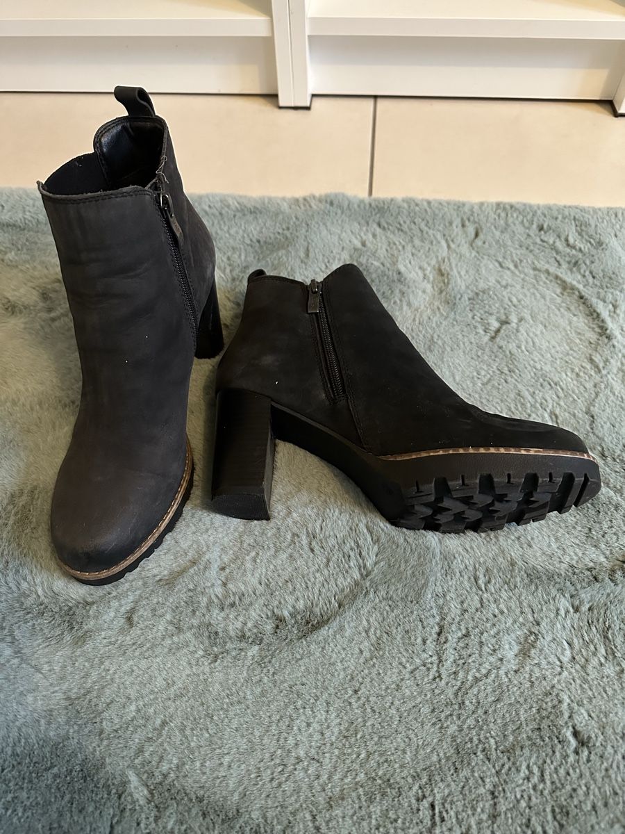Scarpe da donna: Stivaletto – Nuovo (secondo la descrizione) da Balerna venduto da GretaM