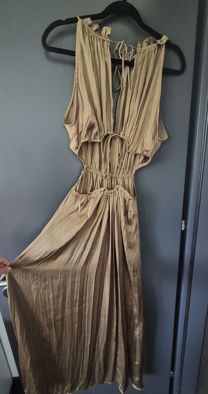 Zara Vestiti: Robe longue fluide dorée Zara – Nuovo (secondo la descrizione) da Collonges venduto da cam_72xf
