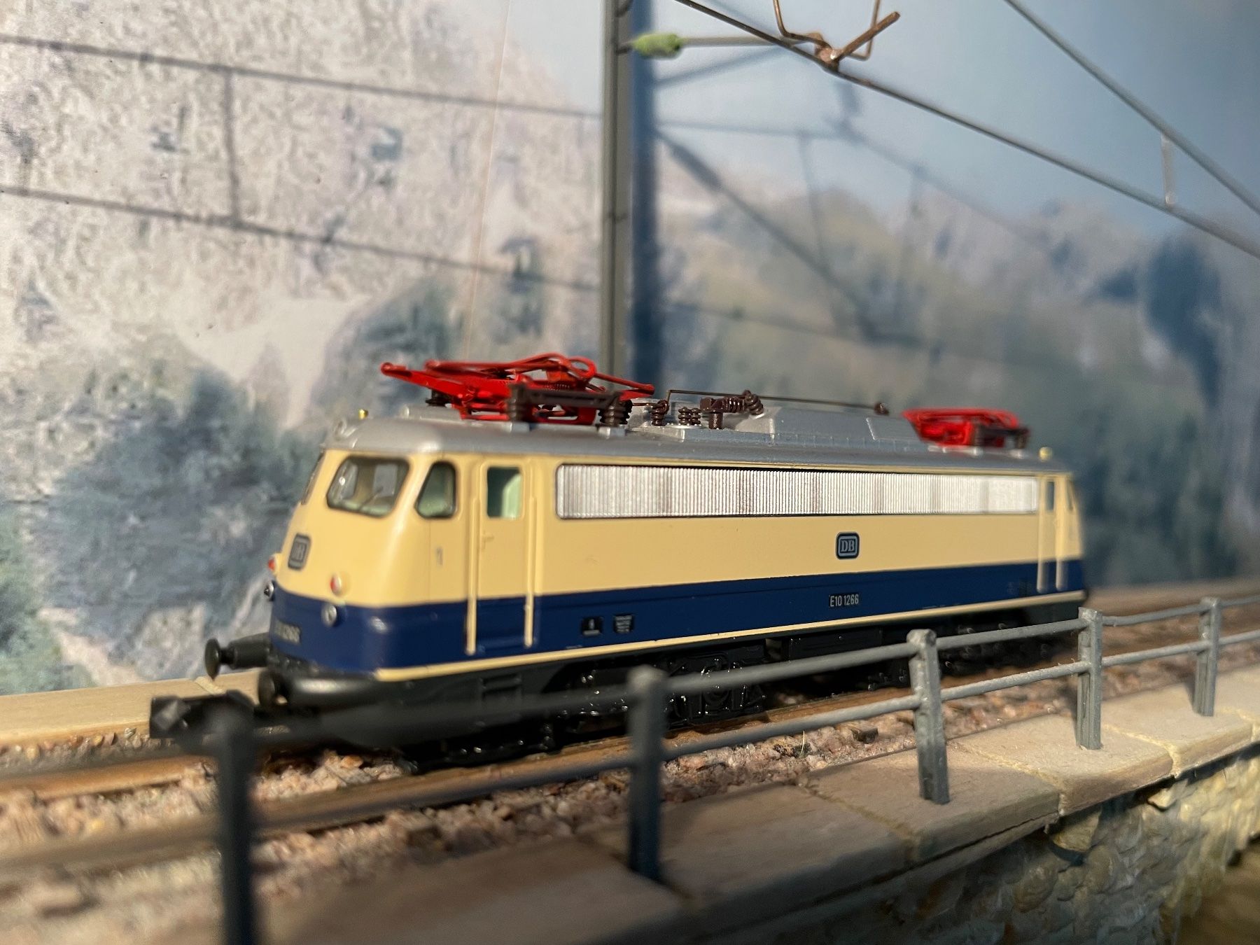 Hobbytrain Modelleisenbahnen: Hobbytrain 241026 N E-Lok BR E 10 1266 der DB – Gebraucht aus Rorschach von Karotten 3