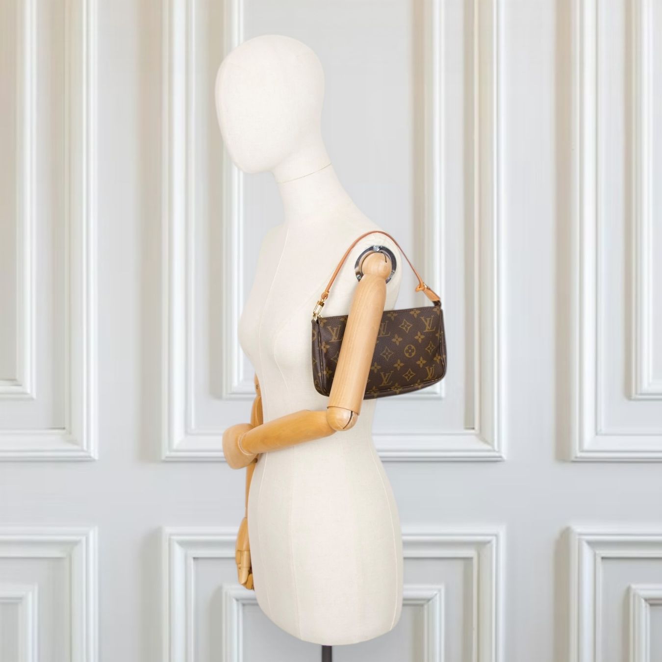 Louis Vuitton Borse da donna: Louis Vuitton Pochette Accessoires Monogram – Usato da Binningen venduto da Designerlabels 1