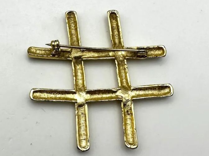 Spille & Fermagli: Vintage   Modernist Hashtag Brosche m. Swarowski Steinen – Usato da Beckenried venduto da SylvkensWorld 4
