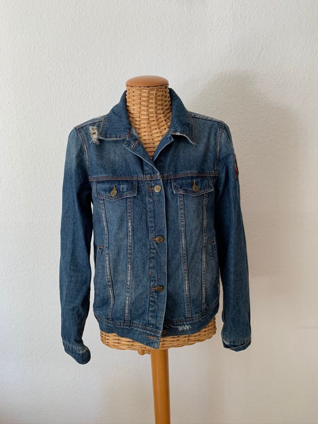 Jacken: ELEMENT - Destroyed Jeansjacke blau S – Gebraucht aus Zürich von Diazaio