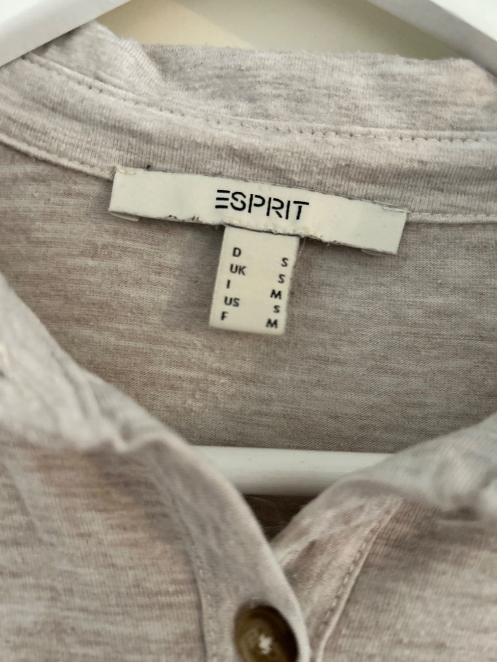 Esprit T-shirt: Umstands T-Shirt grau von Esprit – Usato da Zürich venduto da predisha 3