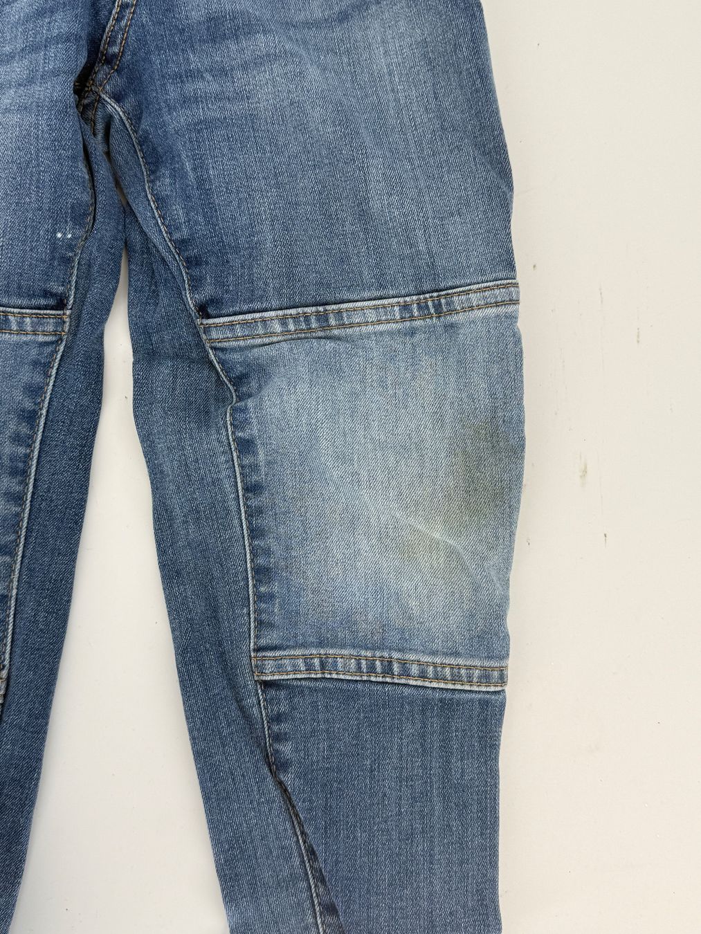 H&M Pantaloni: Jeans Jogger Gr. 116 von H&M – Usato da Auenstein venduto da moin. 1