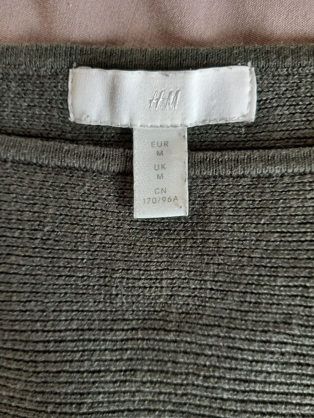 H&M Maglioni & Felpe: Pull vert kaki en tissu côtelé H&M – Usato da Faoug venduto da per_kp6r 1