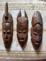 Drei Holzmasken / Wanddekoration