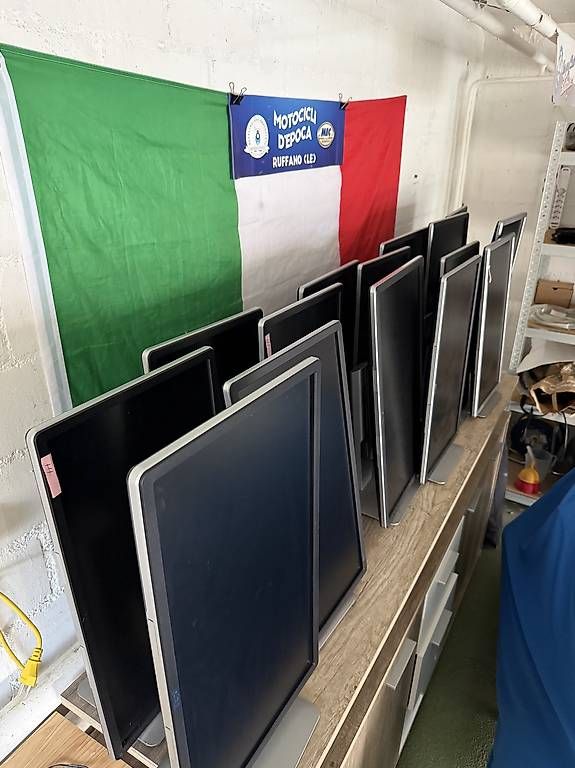Monitor: 13 Monitore 23" Dell – Usato da Steinhausen venduto da Starantino